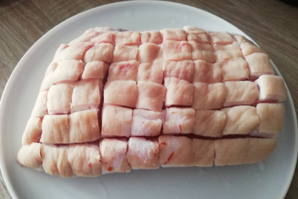 Bravčový bôčik na oregane pečený v kuse  - obrázok 2