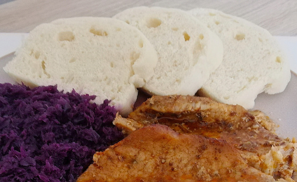 Pečené bravčové karé s červenou kapustou a knedľou - obrázok 6