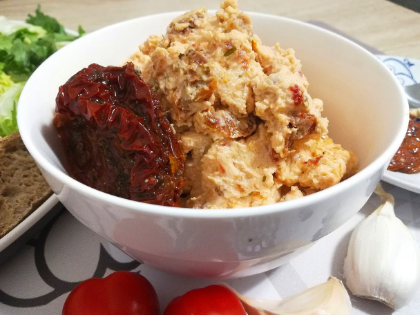 Syrová nátierka so sušenými paradajkami - obrázok 3