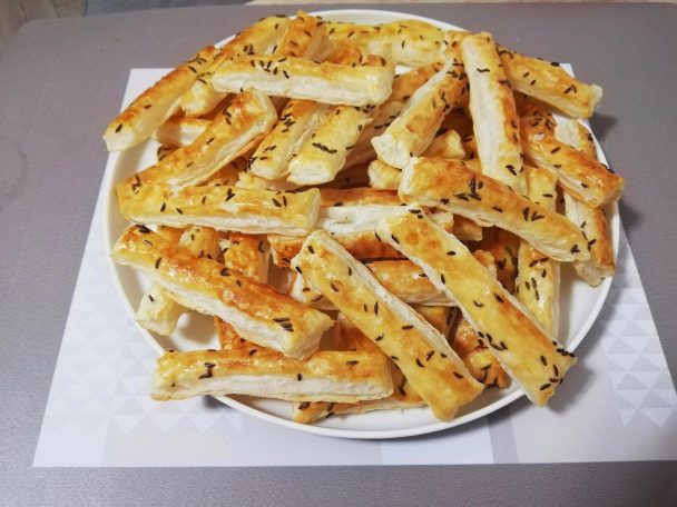 Slané tyčinky z lístkového cesta  - obrázok 3