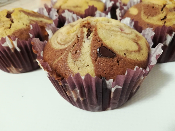 Hrnčekové muffiny s čokoládou - obrázok 7