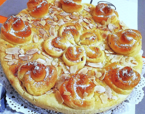 Torta z kysnutého cesta s jablkami, makom a tvarohom - obrázok 5