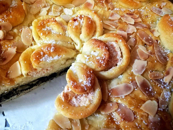 Torta z kysnutého cesta s jablkami, makom a tvarohom - obrázok 7