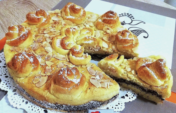 Torta z kysnutého cesta s jablkami, makom a tvarohom - obrázok 6