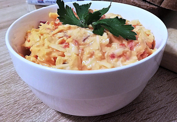 Syrová nátierka s červenou paprikou a šalotkou - obrázok 3