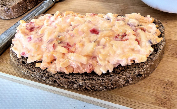 Syrová nátierka s červenou paprikou a šalotkou - obrázok 4