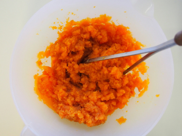 Bezlepkové pohánkovo-batatové pirohy s čučoriedkovou omáčkou (fotorecept) - obrázok 2