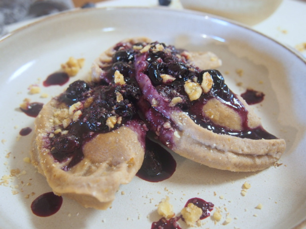 Bezlepkové pohánkovo-batatové pirohy s čučoriedkovou omáčkou (fotorecept) - obrázok 6