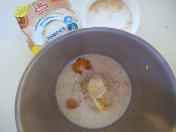 Veľkonočný veniec z kysnutého cesta bez lepku s tromi plnkami (fotorecept) - obrázok 1