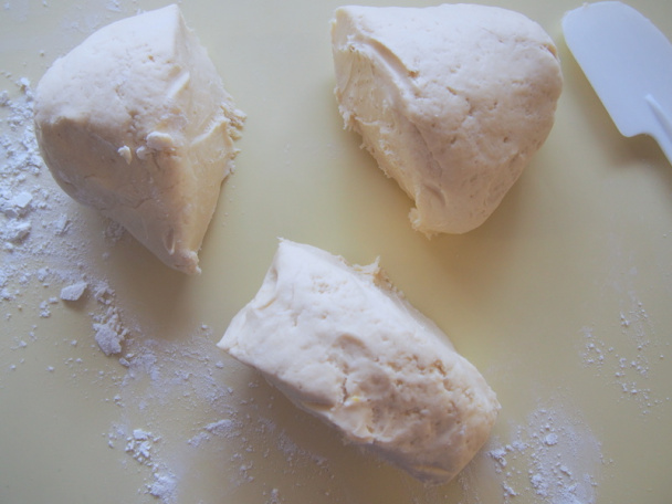 Veľkonočný veniec z kysnutého cesta bez lepku s tromi plnkami (fotorecept) - obrázok 3