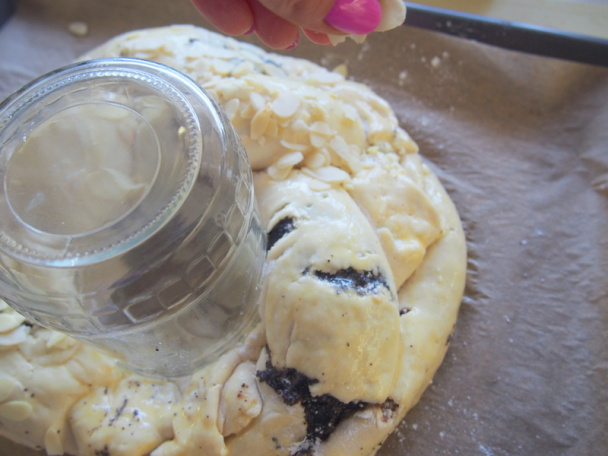 Veľkonočný veniec z kysnutého cesta bez lepku s tromi plnkami (fotorecept) - obrázok 6