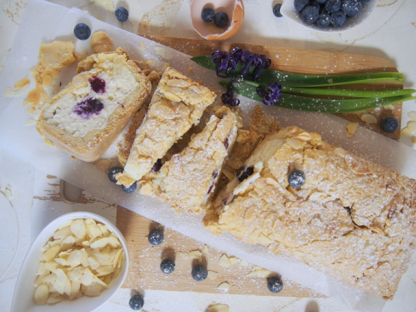 Mandľovo-ricottový koláč bez lepku s čučoriedkami (fotorecept) - obrázok 8