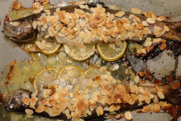 Pstruh pečený na masle s mandľami (fotorecept) - obrázok 5