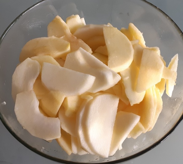 Jablkové šatôčky z tvarohového cesta (fotorecept) - obrázok 3