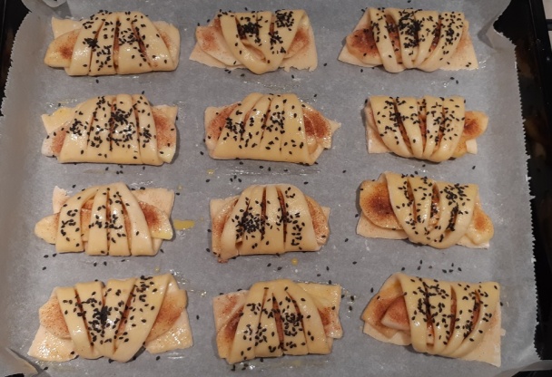 Jablkové šatôčky z tvarohového cesta (fotorecept) - obrázok 6