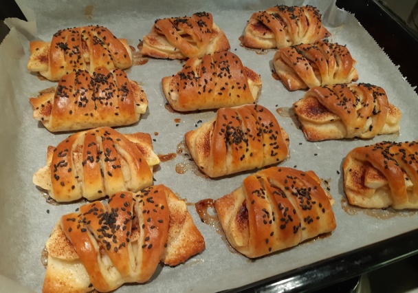 Jablkové šatôčky z tvarohového cesta (fotorecept) - obrázok 7