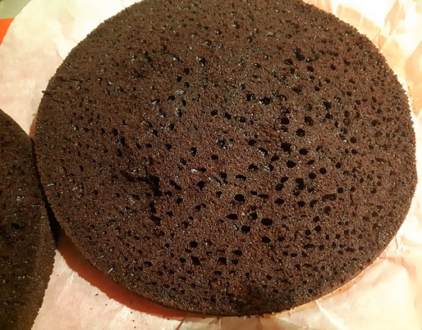 Jednoduchá čokoládovo-gaštanová torta s korpusom bez šľahania (fotorecept) - obrázok 4
