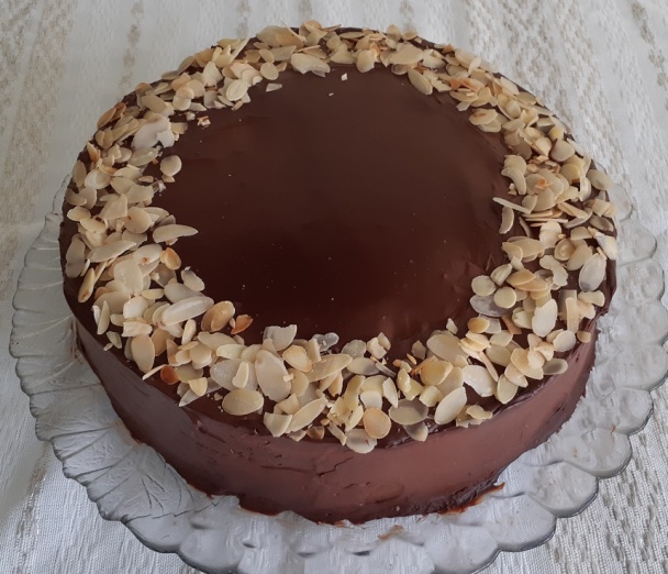 Jednoduchá čokoládovo-gaštanová torta s korpusom bez šľahania (fotorecept) - obrázok 7