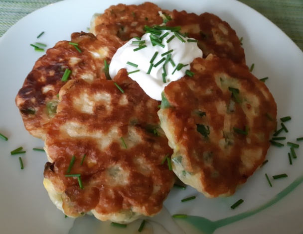 Slané kefírové lievance s jarnou cibuľkou a vajcom (fotorecept) - obrázok 4