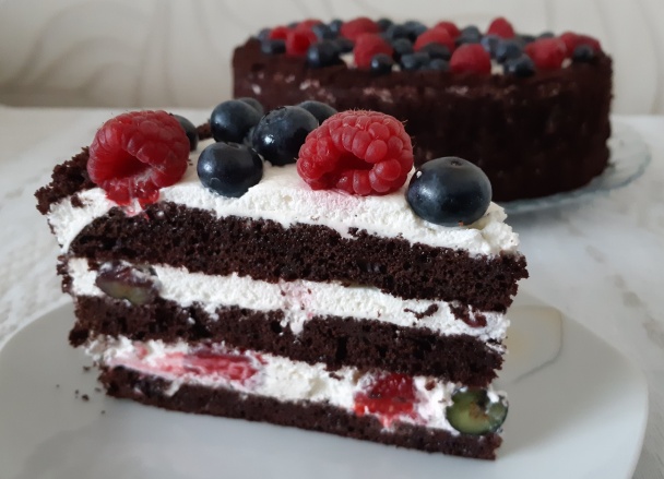 Fantastická čokoládovo-smotanová torta s ovocím (fotorecept) - obrázok 9