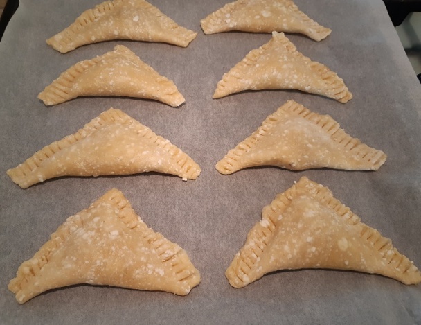 Chrumkavé jablkové šatôčky z tvarohového cesta (fotorecept) - obrázok 5