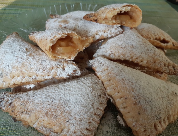 Chrumkavé jablkové šatôčky z tvarohového cesta (fotorecept) - obrázok 6