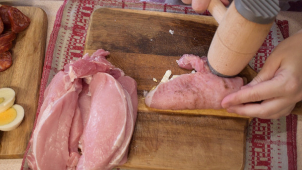 Plnené bravčové rezne podľa Gazdinky z roku 1989 (videorecept) - obrázok 3