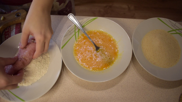 Plnené bravčové rezne podľa Gazdinky z roku 1989 (videorecept) - obrázok 4