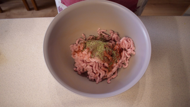 Pirohy z lístkového cesta plnené mäsom z roku 1989 (videorecept) - obrázok 1