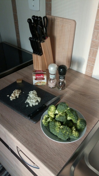 Jemná brokolicová polievka  - obrázok 1