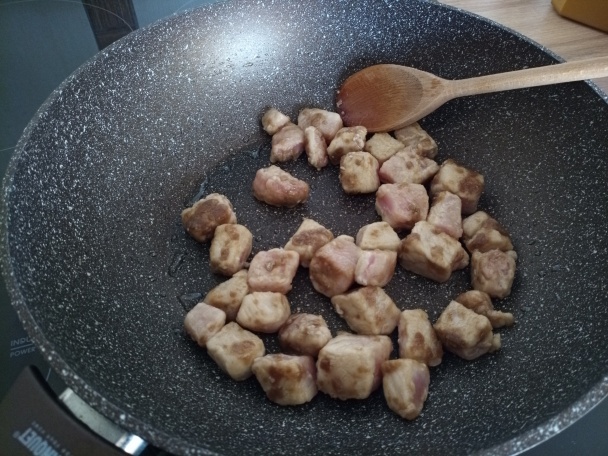 Bravčové mäso s vlašskými orechmi (fotorecept) - obrázok 1