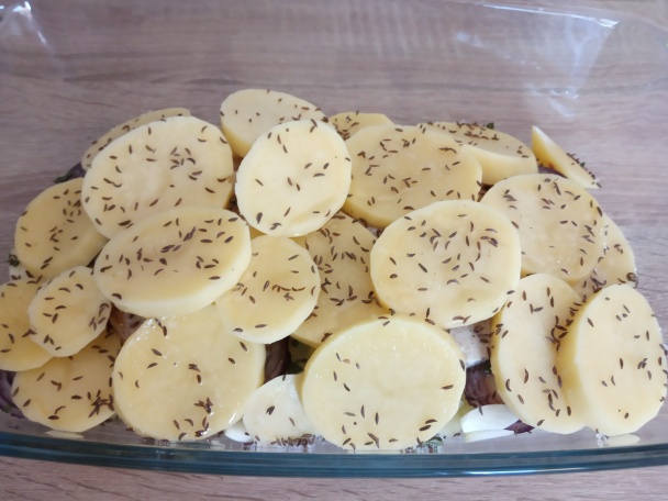 Zapekaná cuketa s bravčovým mäsom a so zemiakmi (fotorecept) - obrázok 4