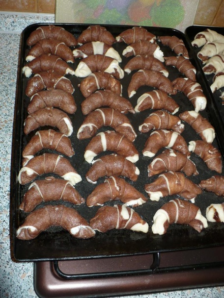 Nutelové dvojfarebné rožky  - obrázok 2