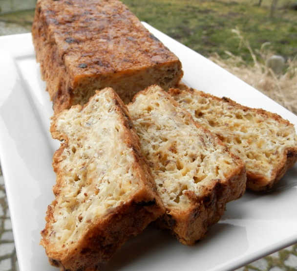 Celerový salát a cibulový chléb bez mouky - obrázok 3