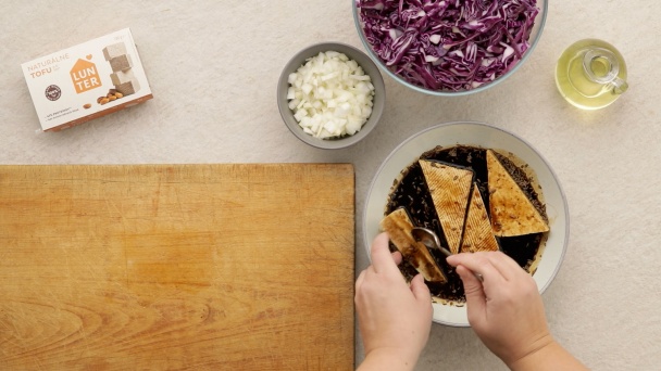 Pečené Tofu s červenou kapustou (videorecept) - obrázok 1