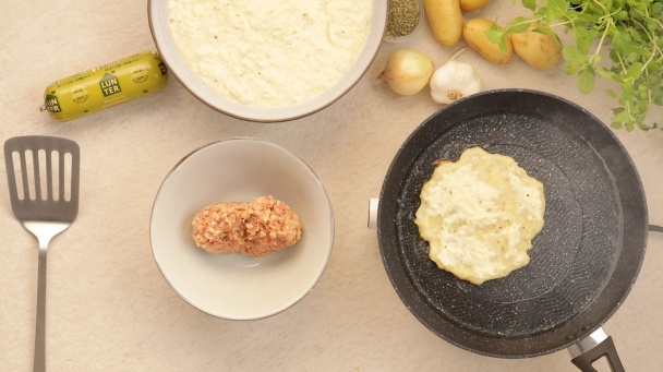 Rastlinná koložvárska kapusta v zemiakovej placke (videorecept) - obrázok 2