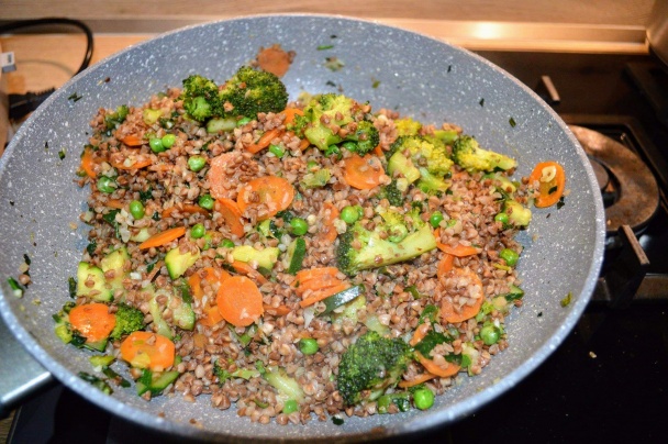 Pohánkové zeleninové rizoto s kúskami kuracieho mäska (fotorecept) - obrázok 4