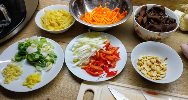 Čínske rezance s kuracím mäsom a so zeleninou (fotorecept) - obrázok 1