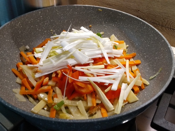 Čínske rezance s kuracím mäsom a so zeleninou (fotorecept) - obrázok 5