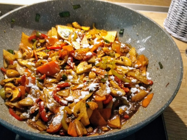 Šťavnaté tagliatelle s kuracím mäsom a farebnou zeleninou (fotorecept) - obrázok 7