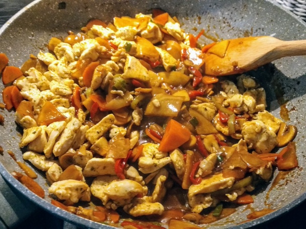 Šťavnaté tagliatelle s kuracím mäsom a farebnou zeleninou (fotorecept) - obrázok 9