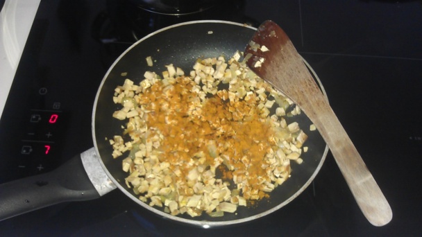 Tofu praženica s kurkumou  - obrázok 2