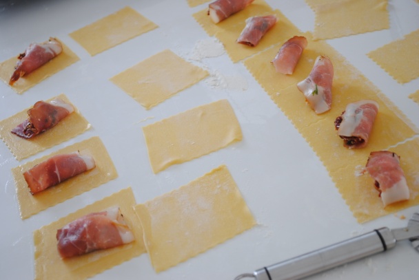 Ravioli so sušenými paradajkami a prosciuttom - obrázok 4