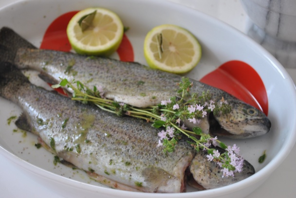 Pečený pstruh s tymianom a zemiakovými lupienkami (fotorecept) - obrázok 1