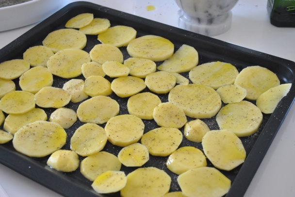 Pečený pstruh s tymianom a zemiakovými lupienkami (fotorecept) - obrázok 2