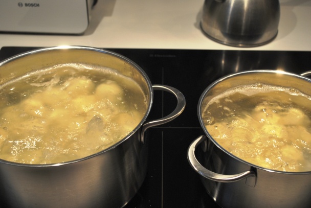 Jahodové špaldové knedličky s malinovou omáčkou (fotorecept) - obrázok 6