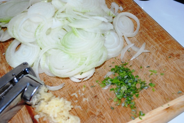 Cibuľový koláč so sardelami a olivami (fotorecept) - obrázok 2
