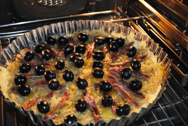 Cibuľový koláč so sardelami a olivami (fotorecept) - obrázok 5