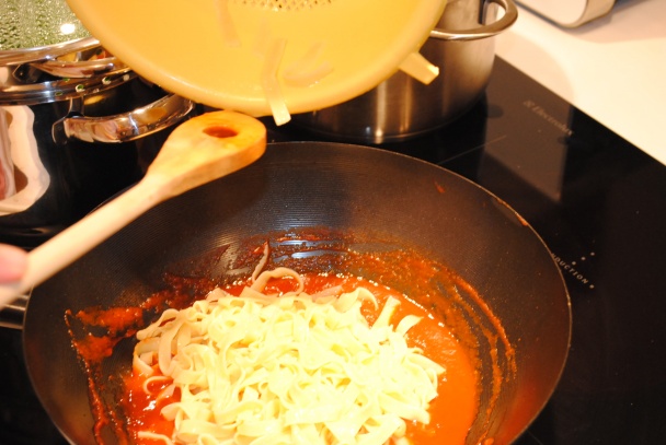 Paradajkové fettuccine s byvolov mozzarelou a špenátom (fotorecept) - obrázok 3