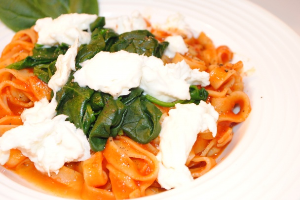 Paradajkové fettuccine s byvolov mozzarelou a špenátom (fotorecept) - obrázok 4